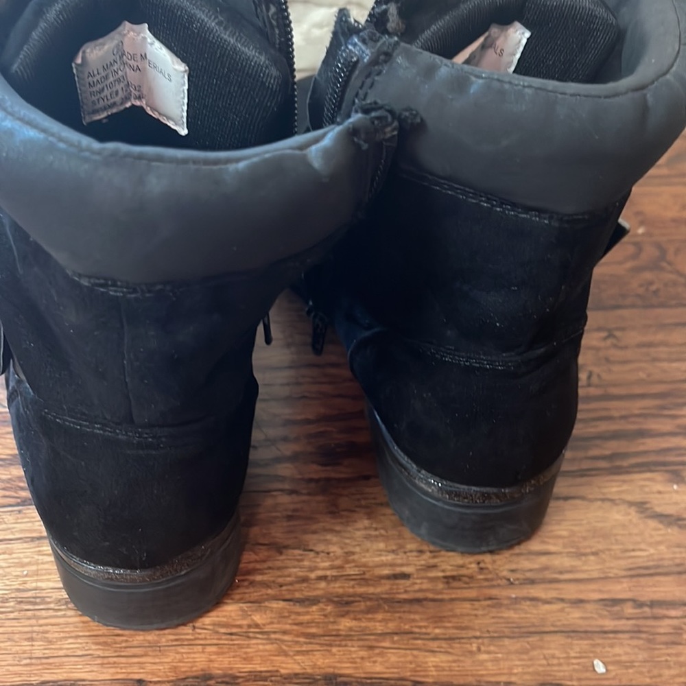 Boots - Picture 3 of 5